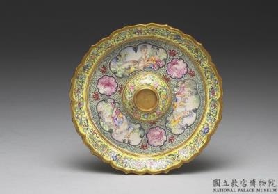 图片[2]-Gold painted enamel saucer with Western figures, Qing dynasty, Qianlong reign (1736-1795)-China Archive